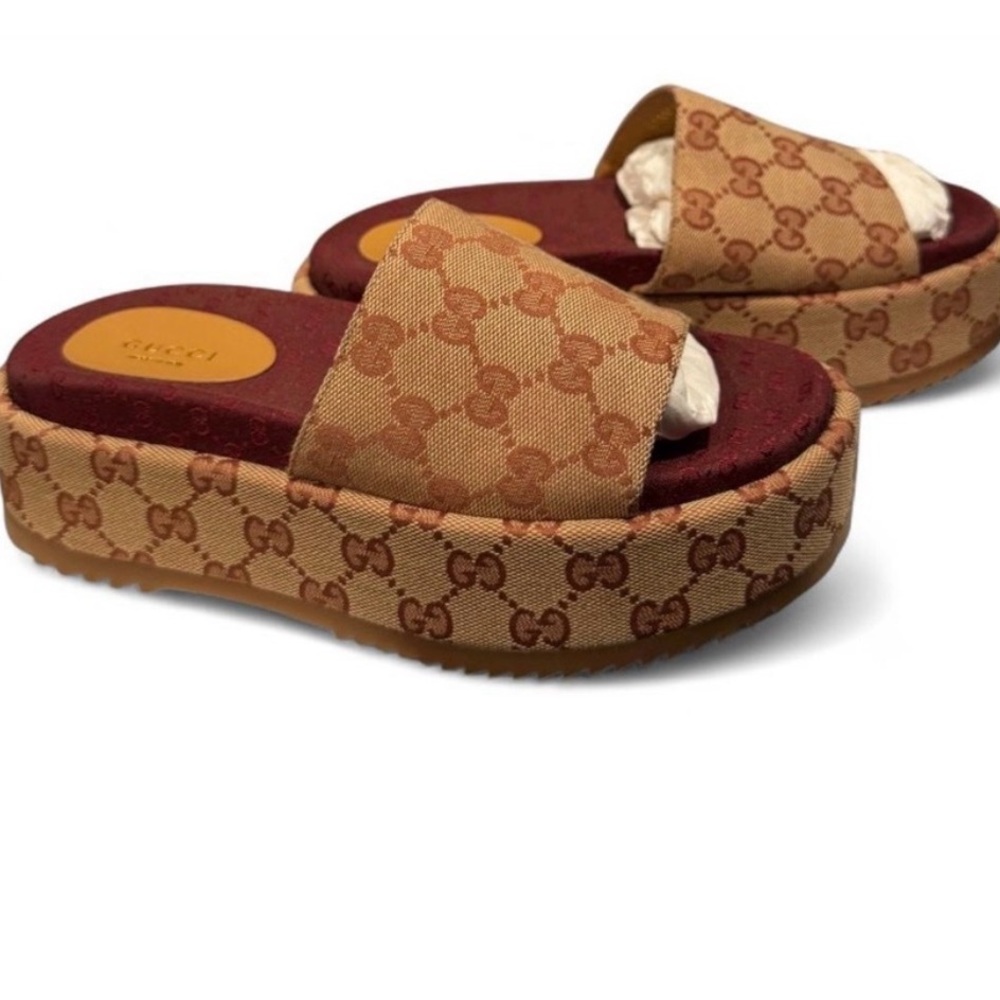 Gucci Women's Brown and Burgundy Slide Sandals